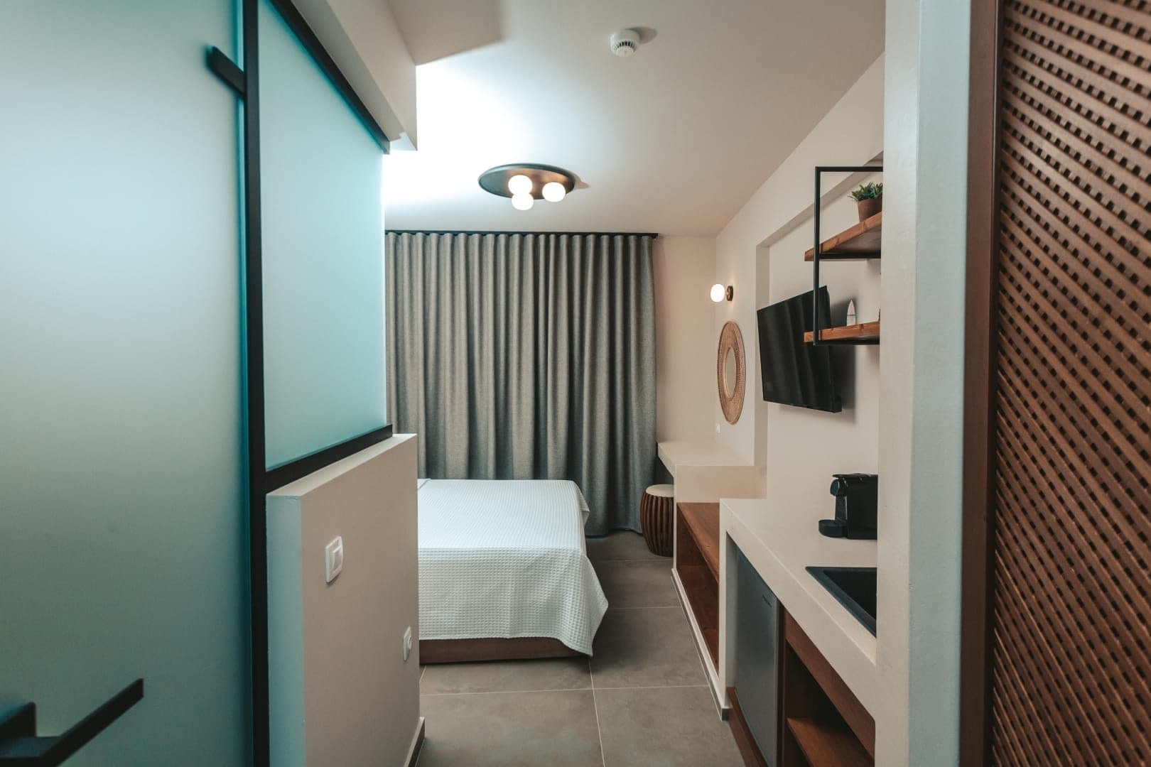 Designer Double Room, Polychrono – photo 14 of 20