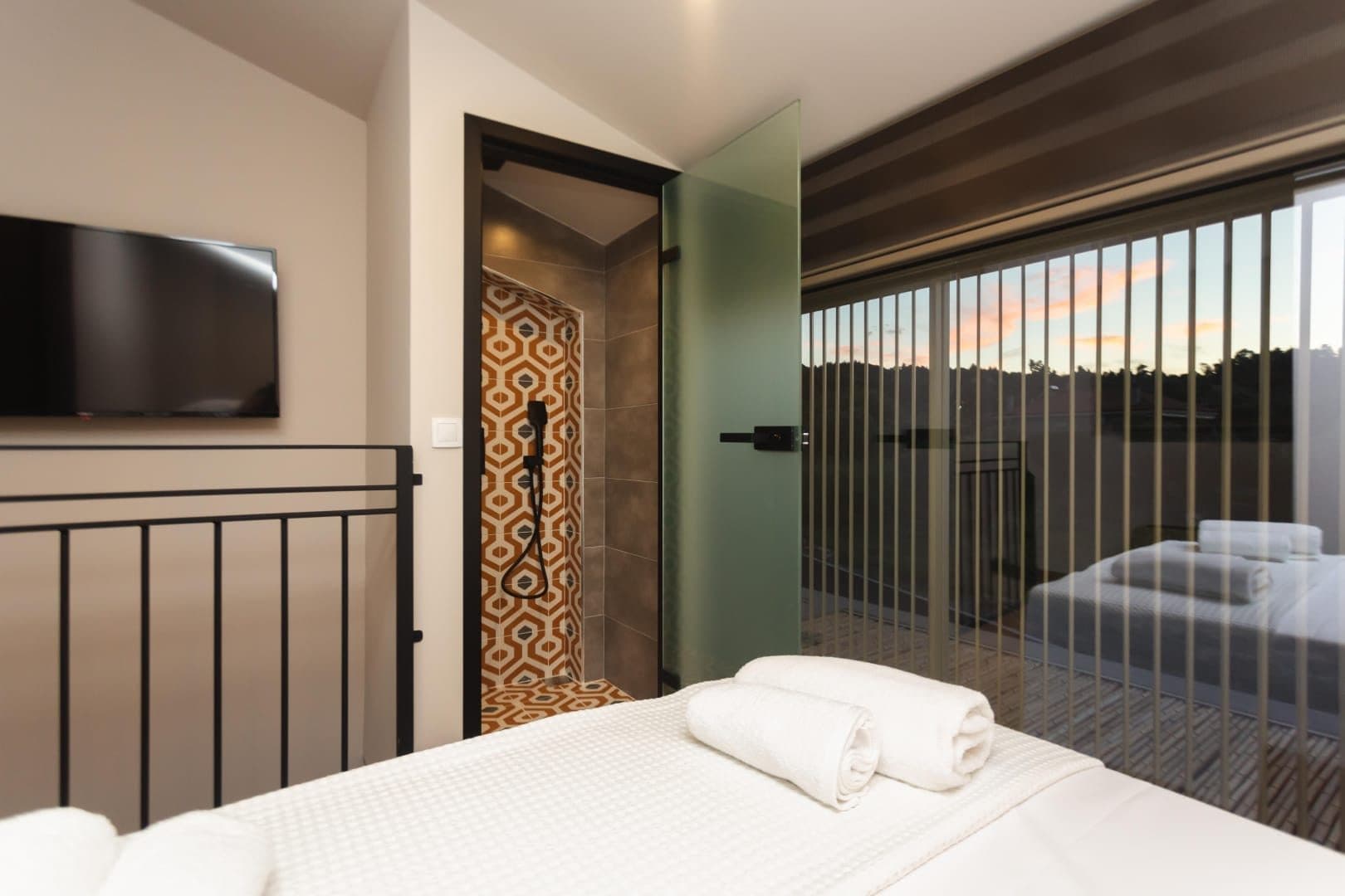 Designer Double Room, Polychrono – photo 7 of 20