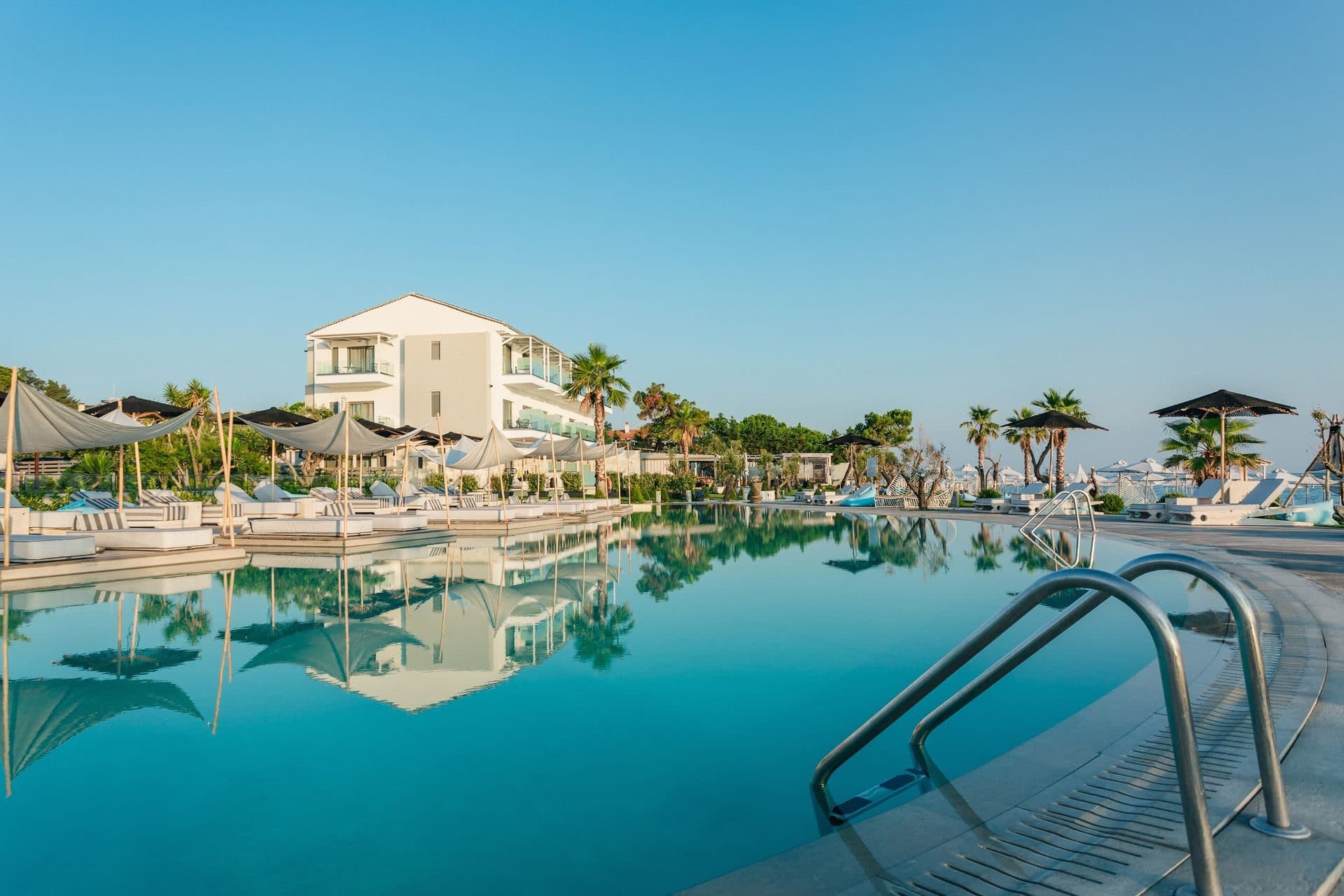 Blue Carpet Luxury Suites Halkidiki, Pefkochori – photo 4 of 28
