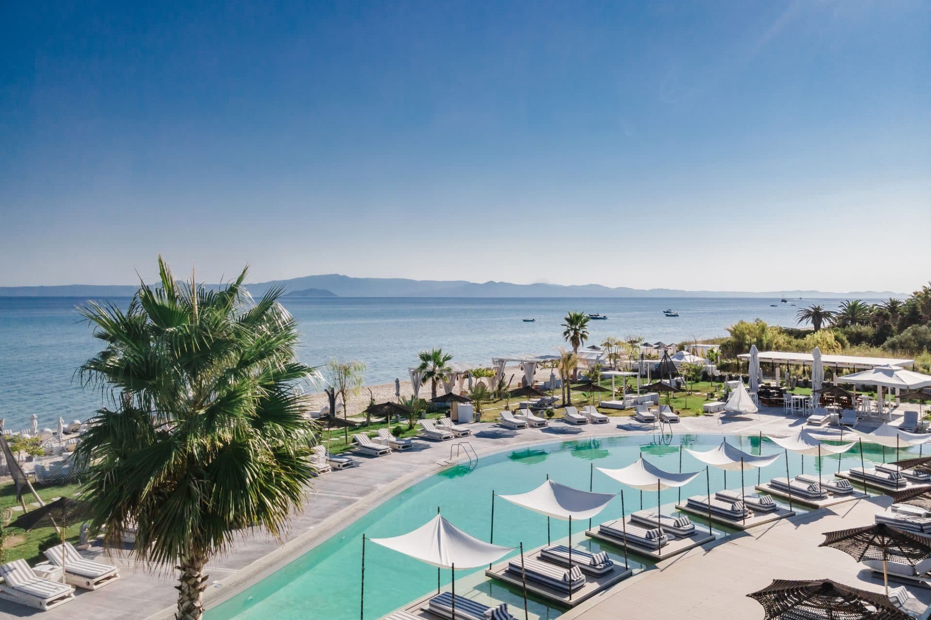 Blue Carpet Luxury Suites Halkidiki, Pefkochori – photo 8 of 28