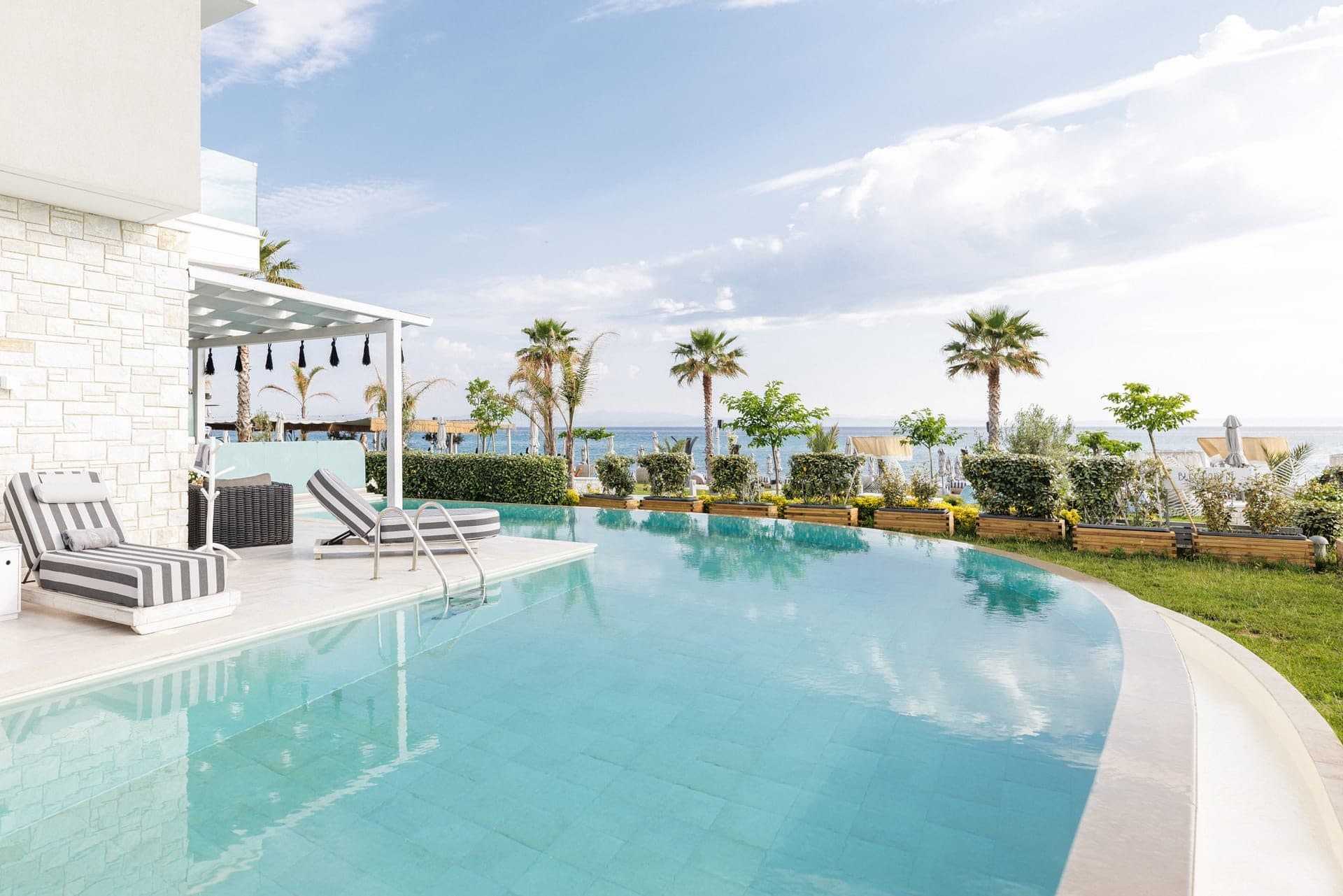Blue Carpet Suite Sea View | Private Pool, Pefkochori – photo 9 of 11