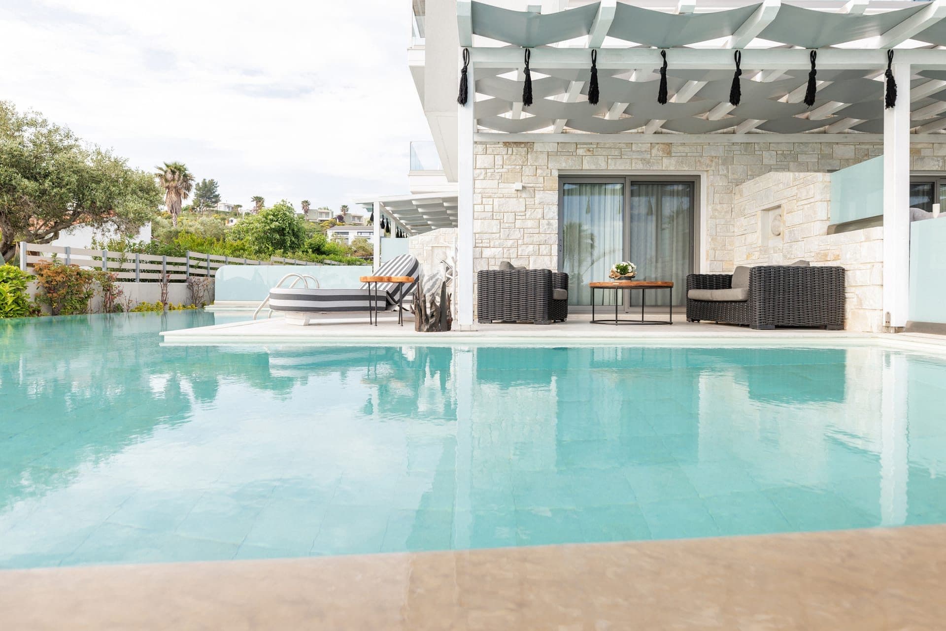 Blue Carpet Suite Sea View | Private Pool, Pefkochori – photo 10 of 11