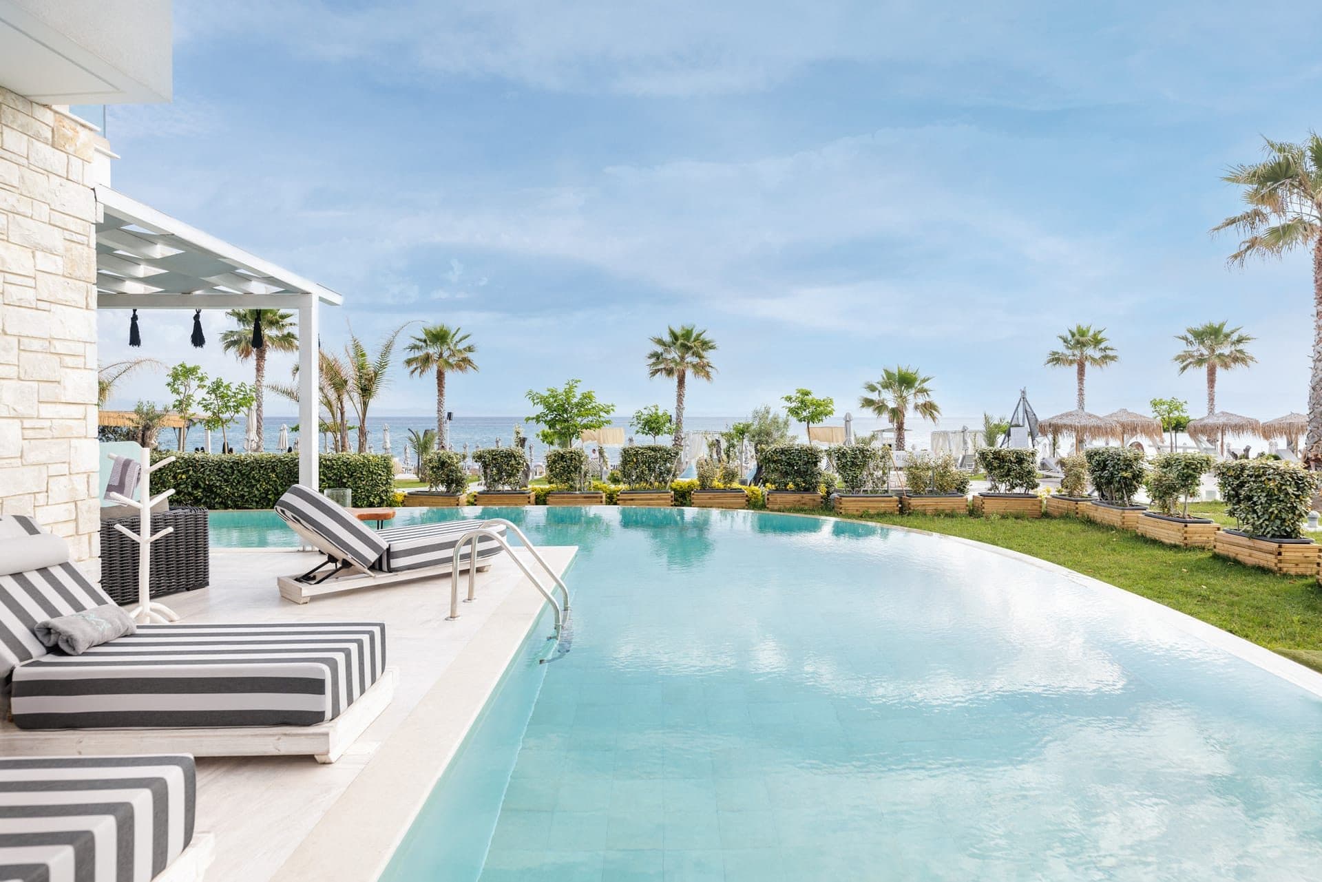 Blue Carpet Suite Sea View | Private Pool, Pefkochori – photo 8 of 11
