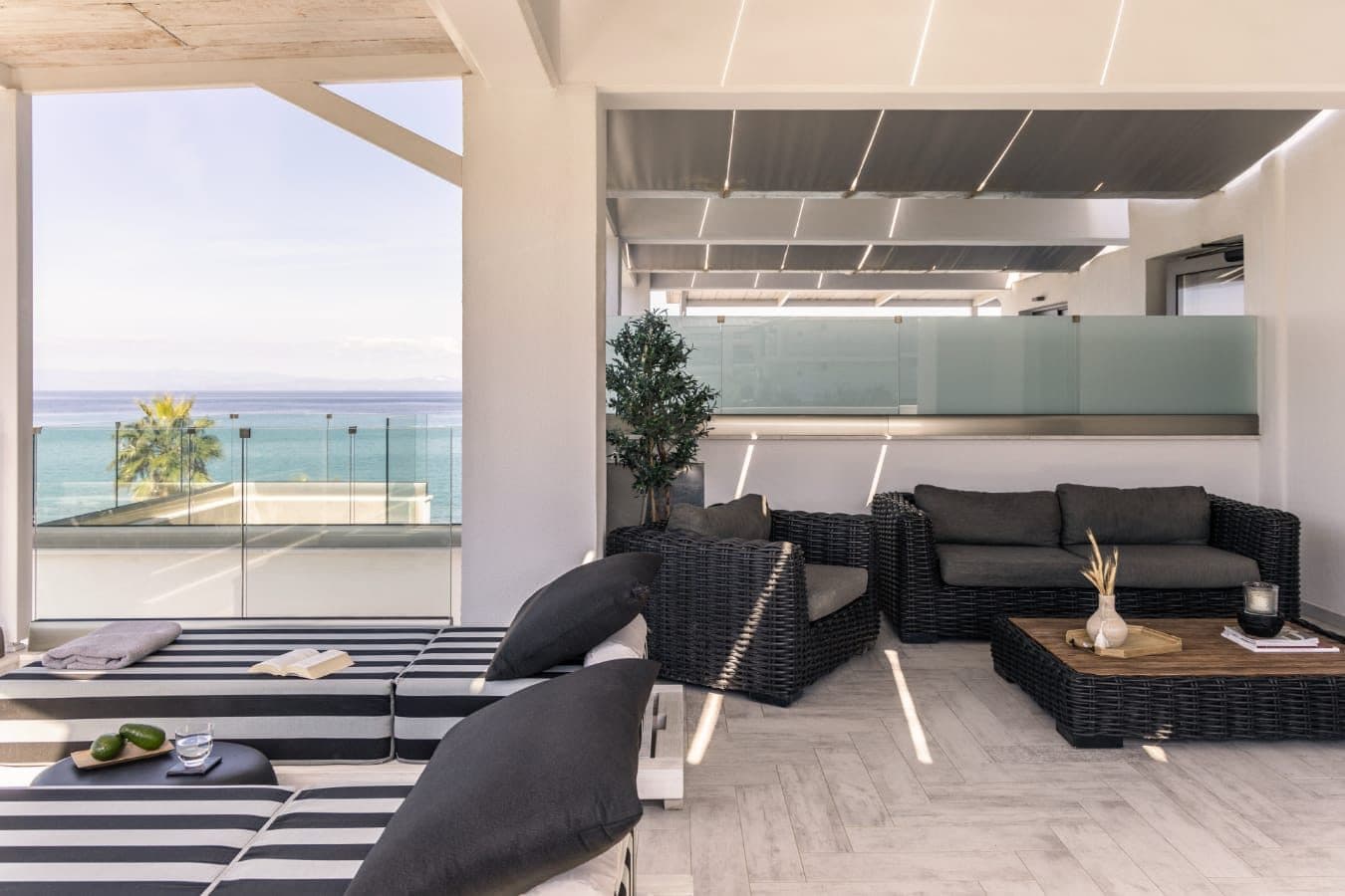 2-Level Suite | Outdoor Jacuzzi, Pefkochori – photo 9 of 10