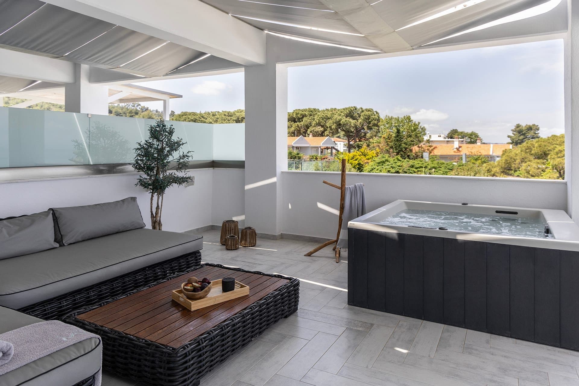 2 Level Suite Sea View | Outdoor Jacuzzi, Pefkochori – photo 3 of 9