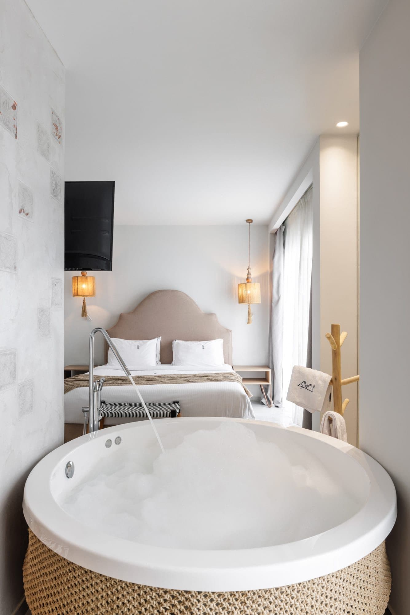 Deluxe Suite Sea View | Indoor Jacuzzi, Pefkochori – photo 4 of 11