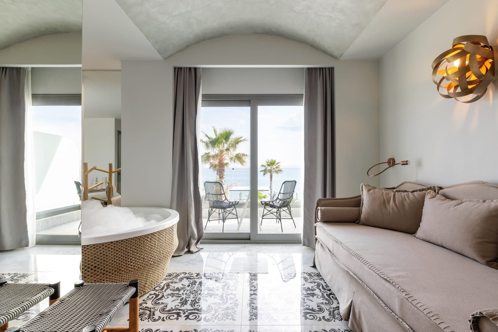 Deluxe Suite Sea View | Indoor Jacuzzi, Pefkochori – photo 10 of 11