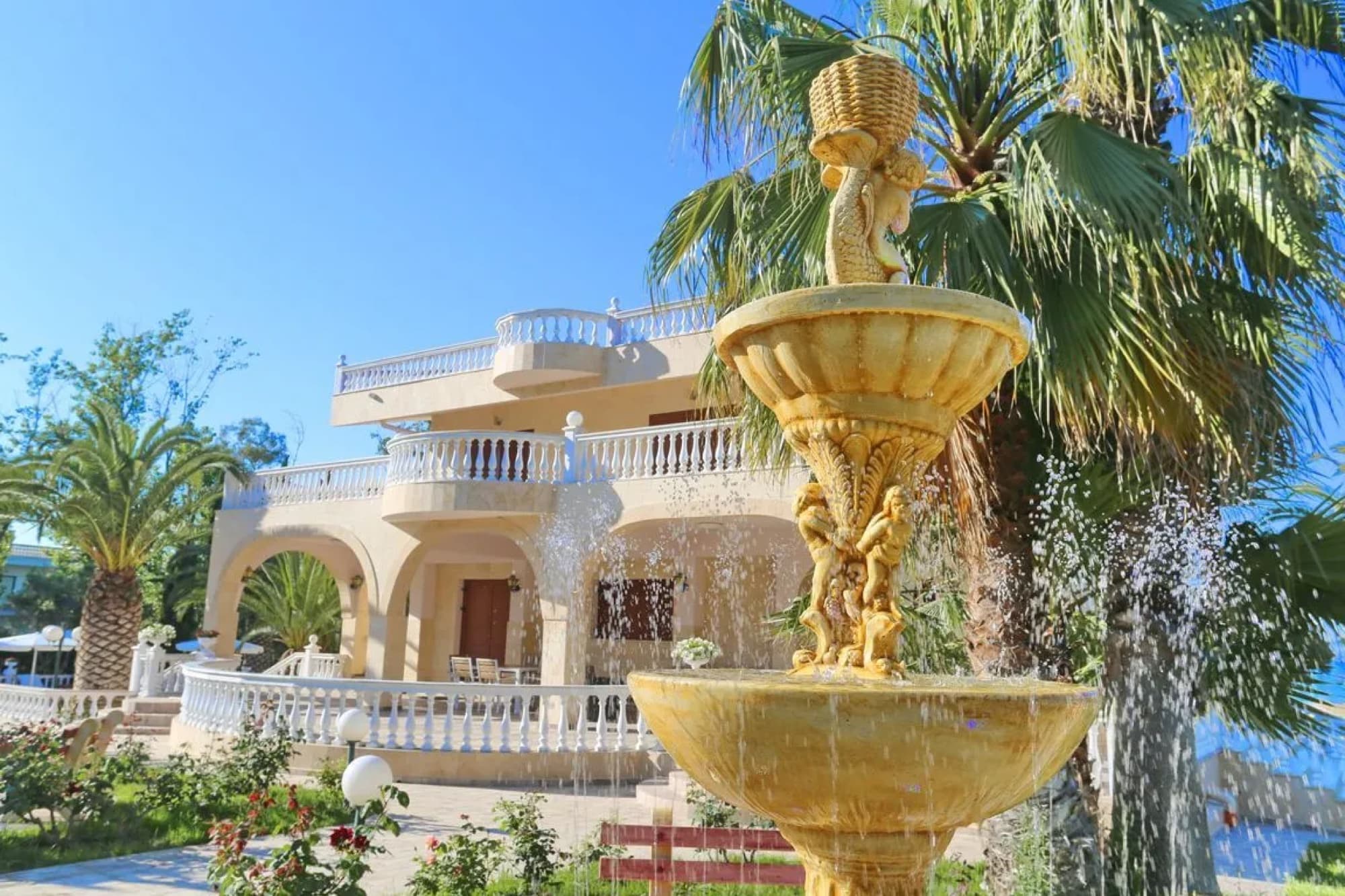350 m² Five-Bedroom Villa for Sale in Chaniotis, Halkidiki, Chaniotis – photo 4 of 26