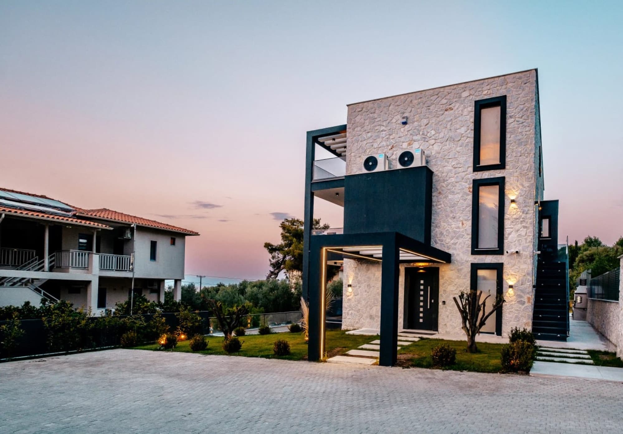 280 m² Five-Bedroom Villa for Sale in Polichrono, Halkidiki, Polychrono – photo 3 of 29