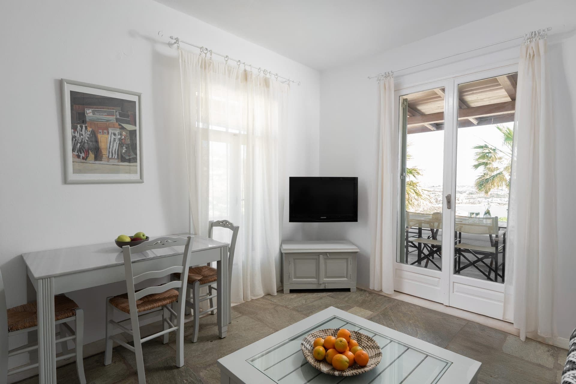Villa 7 - across 2 levels - 2 bedrooms | 78m², Paros – photo 4 of 13