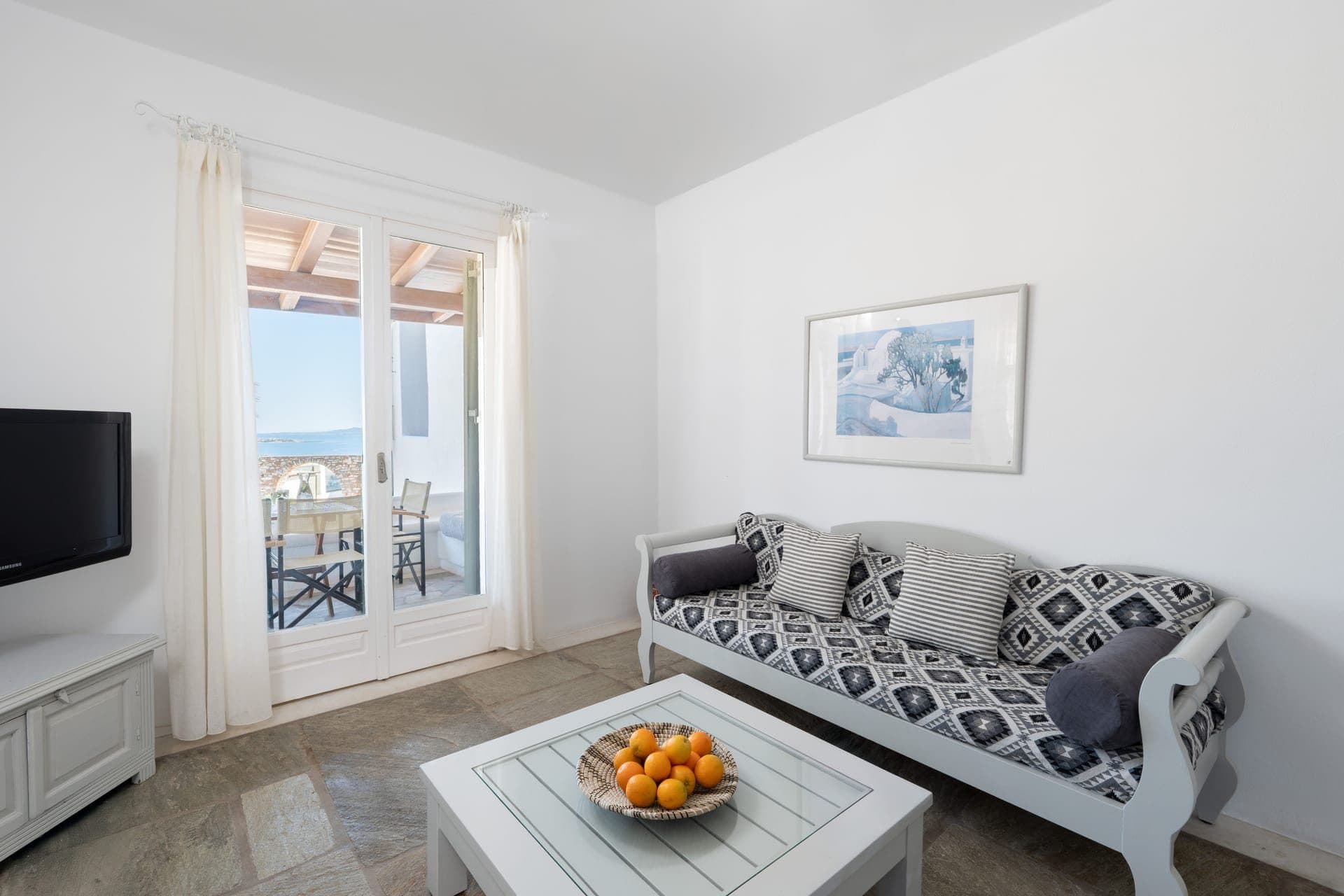 Villa 7 - across 2 levels - 2 bedrooms | 78m², Paros – photo 5 of 13