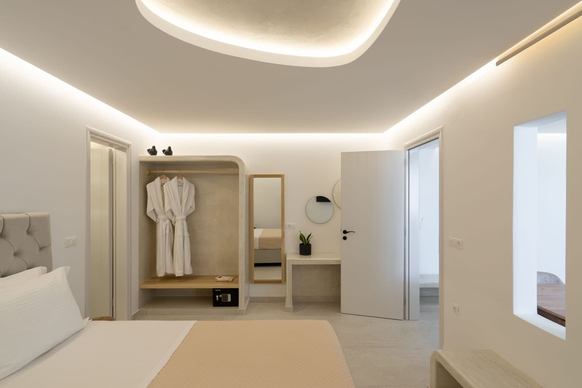 Blue Diamond Suite with Hot Tub, Fira – photo 5 of 16