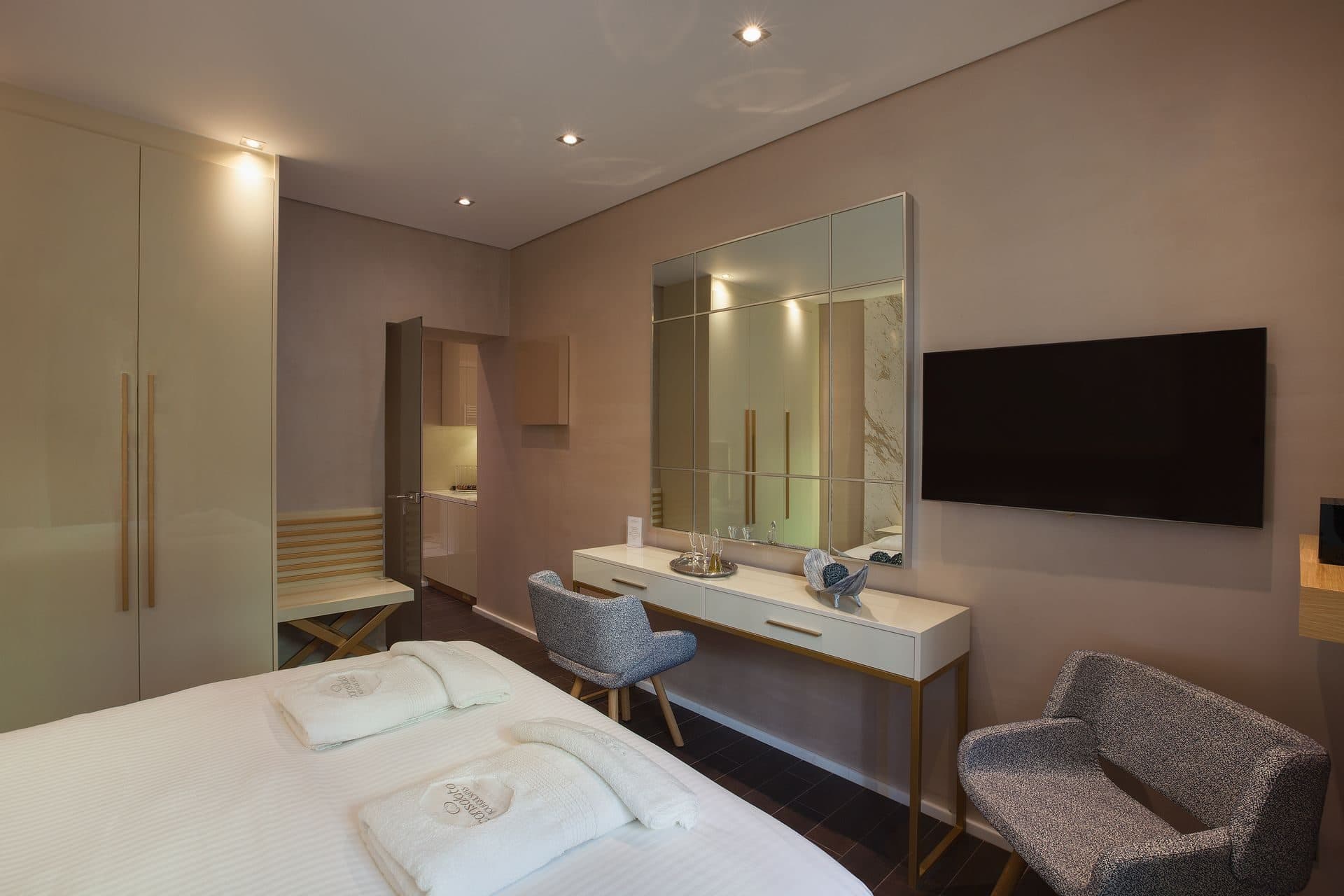 Superior Suite with Old Town View and Balcony, Chania – photo 5 of 8