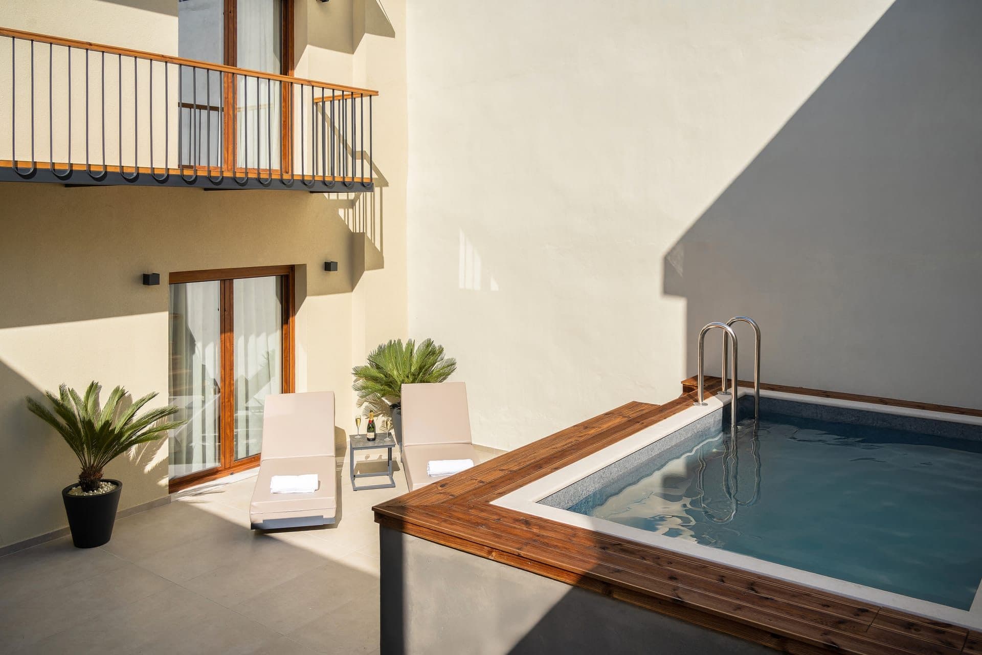 102 - Deluxe Suite with Spa and Private Pool (1st Floor), Rethymno – photo 4 of 16